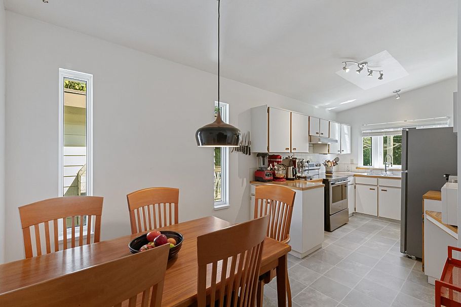 1678 Dempsey Road North Vancouver, BC - 10