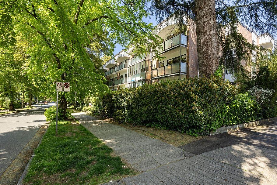 101 1535 Nelson Street Vancouver, BC - 2