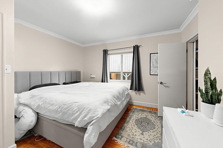 1095 E 29th Street North Vancouver, BC - 11