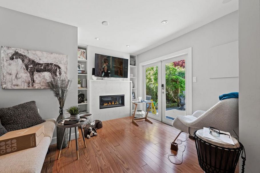 1098 Linnae Avenue North Vancouver, BC - 19