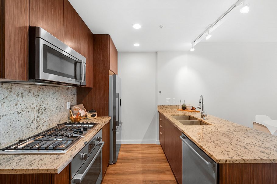 808 8628 Hazelbridge Way Richmond, BC - 13