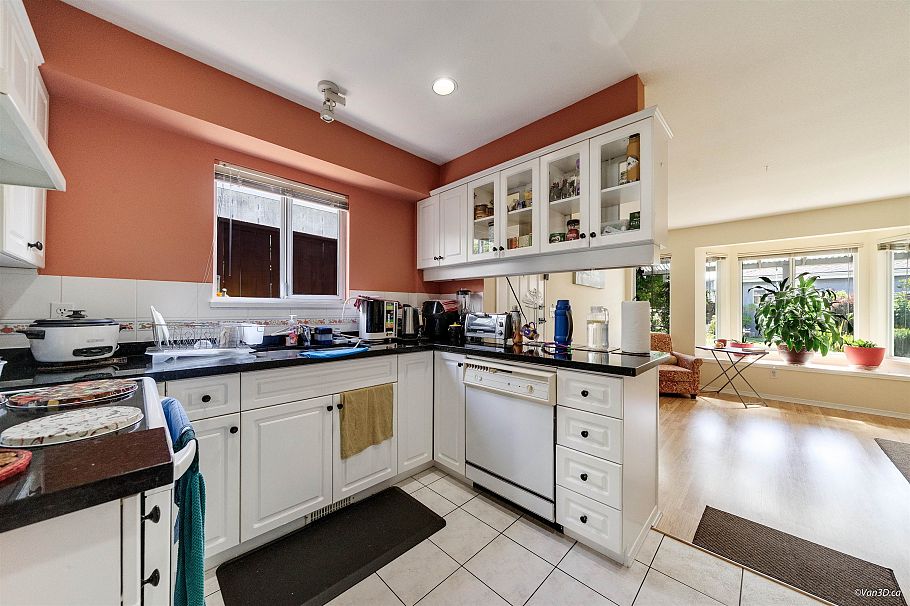 215 W 18th Street North Vancouver, BC - 14