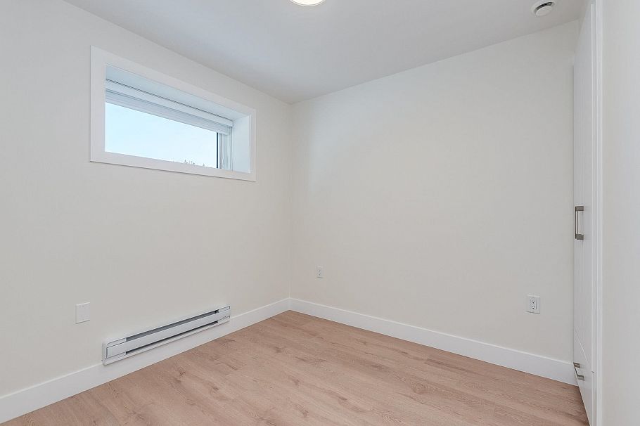 1 2943 E 44th Avenue Vancouver, BC - 29