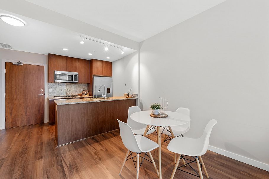 808 8628 Hazelbridge Way Richmond, BC - 10