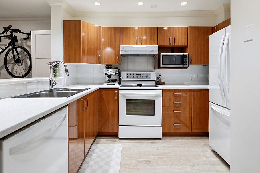 114 155 E 3rd Street North Vancouver, BC - 11