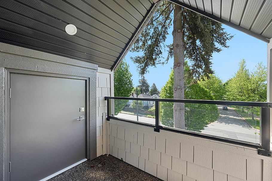 1 2447 E 41 Avenue Vancouver, BC - 17