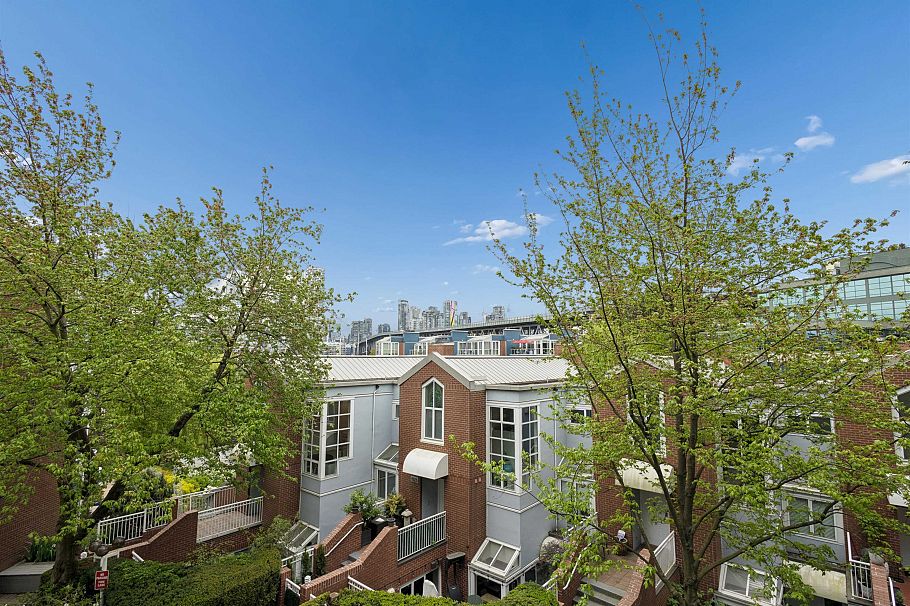 303 1508 Mariner Walk Vancouver, BC - 12