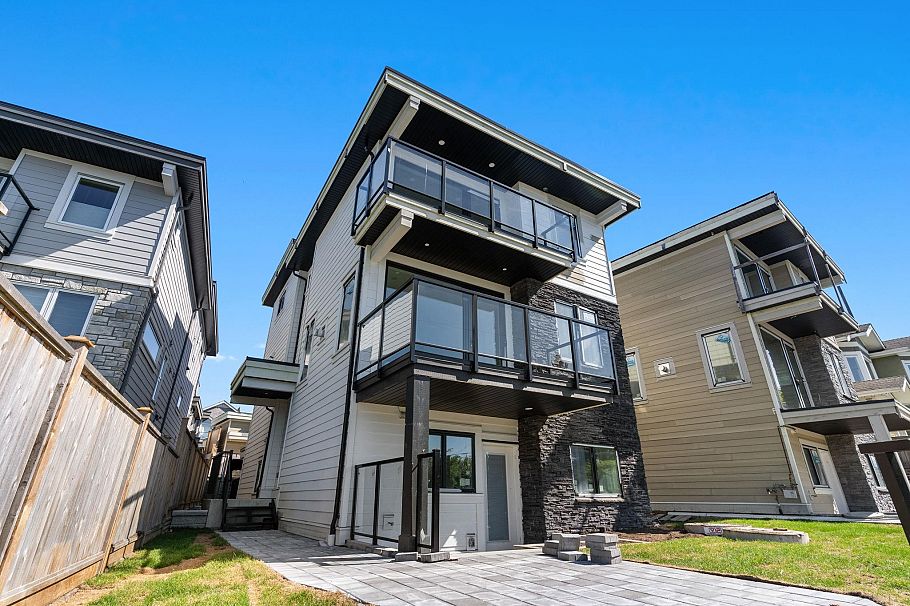 340 E Keith Road North Vancouver, BC - 1