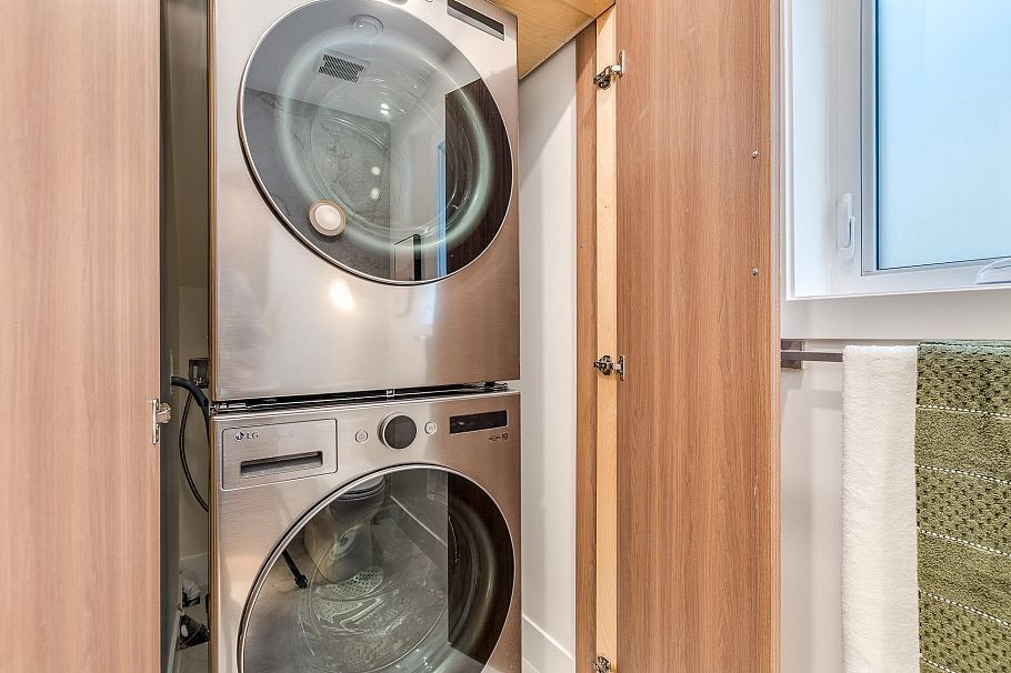 1 2945 E 44th Avenue Vancouver, BC - 16