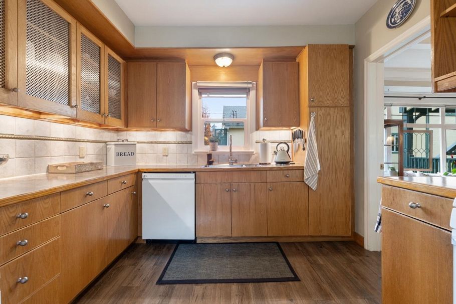 1820 W 11th Avenue Vancouver, BC - 11