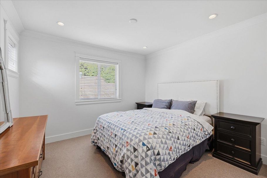 1152 Wellington Drive North Vancouver, BC - 30