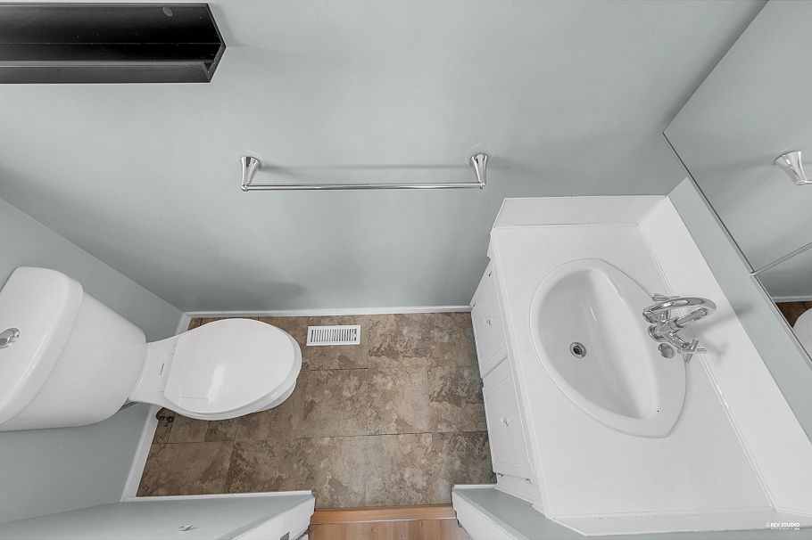 4249 Barker Avenue Burnaby, BC - 15