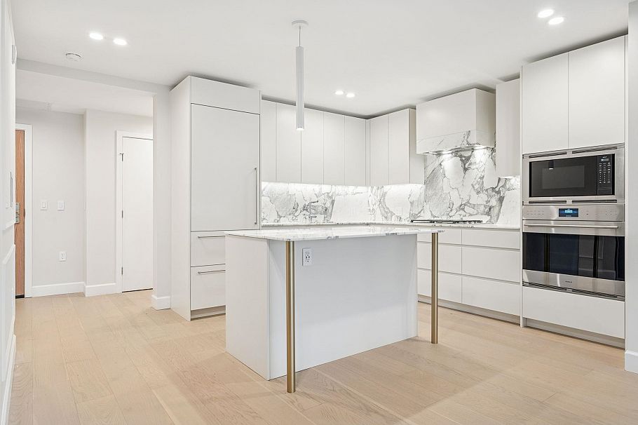 304 3668 W 10th Avenue Vancouver, BC - 3
