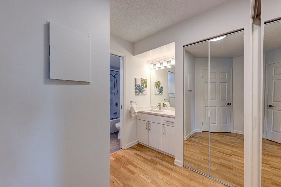 201 2800 Chesterfield Avenue North Vancouver, BC - 16