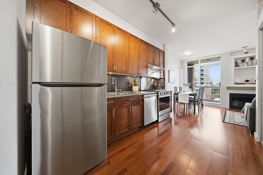 306 2055 Yukon Street Vancouver, BC - 5