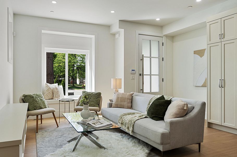 1 2447 E 41 Avenue Vancouver, BC - 6