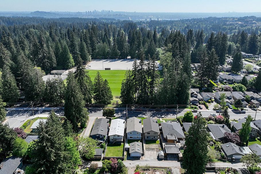 1678 Dempsey Road North Vancouver, BC - 2