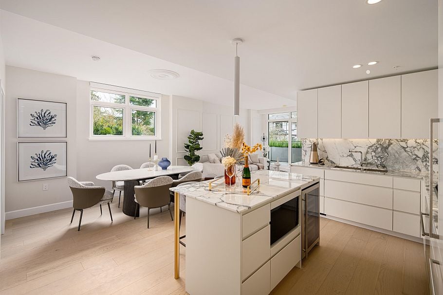 202 3668 W 10th Avenue Vancouver, BC - 1