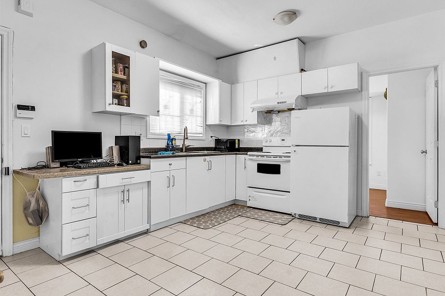 3403 E 26th Avenue Vancouver, BC - 25