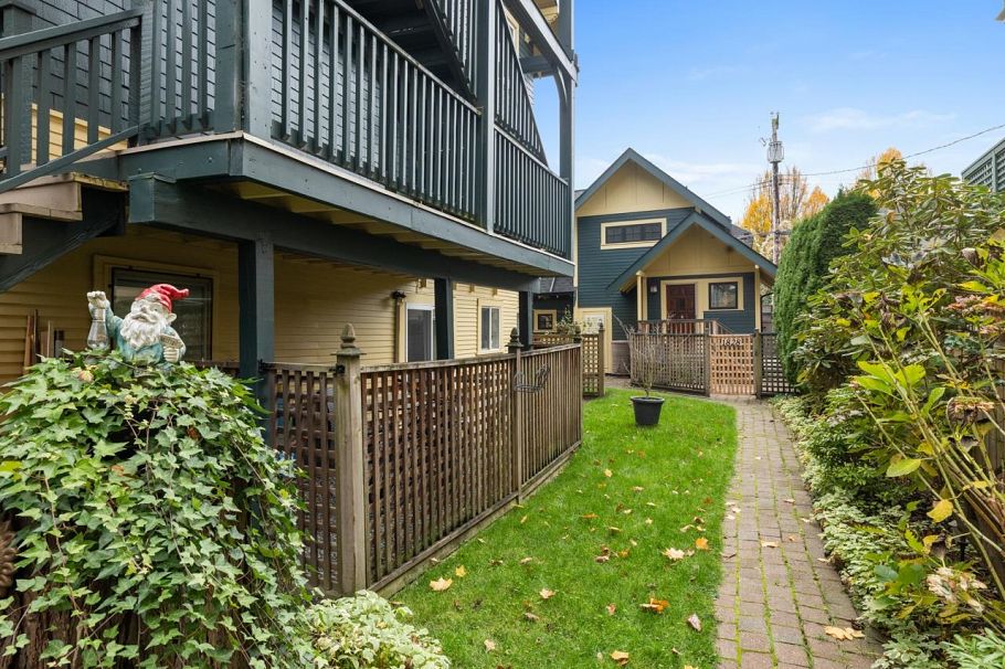 1820 W 11th Avenue Vancouver, BC - 33