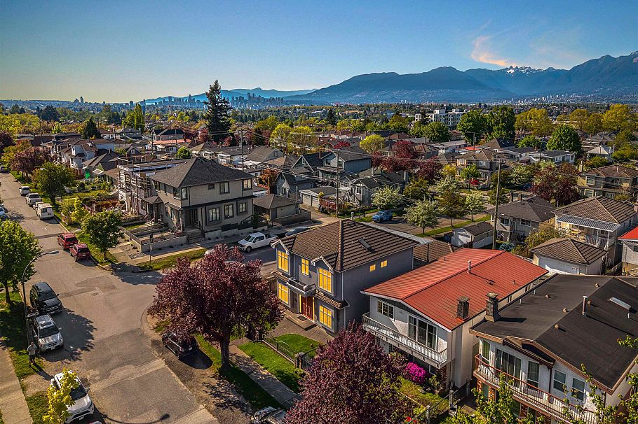 3403 E 26th Avenue Vancouver, BC - 39