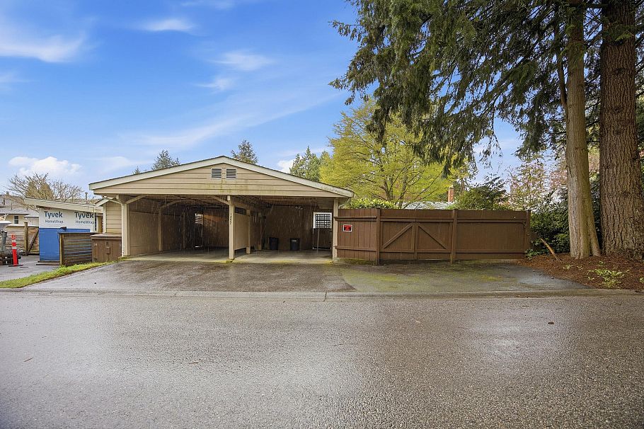 1852 Larson Road North Vancouver, BC - 33