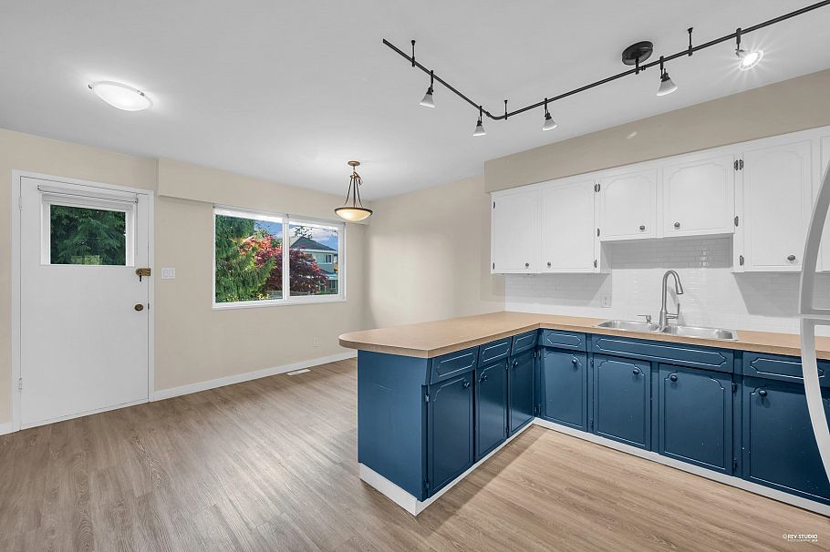 4249 Barker Avenue Burnaby, BC - 11