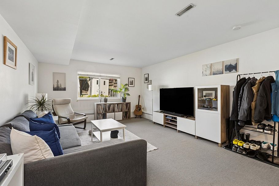 1678 Dempsey Road North Vancouver, BC - 23