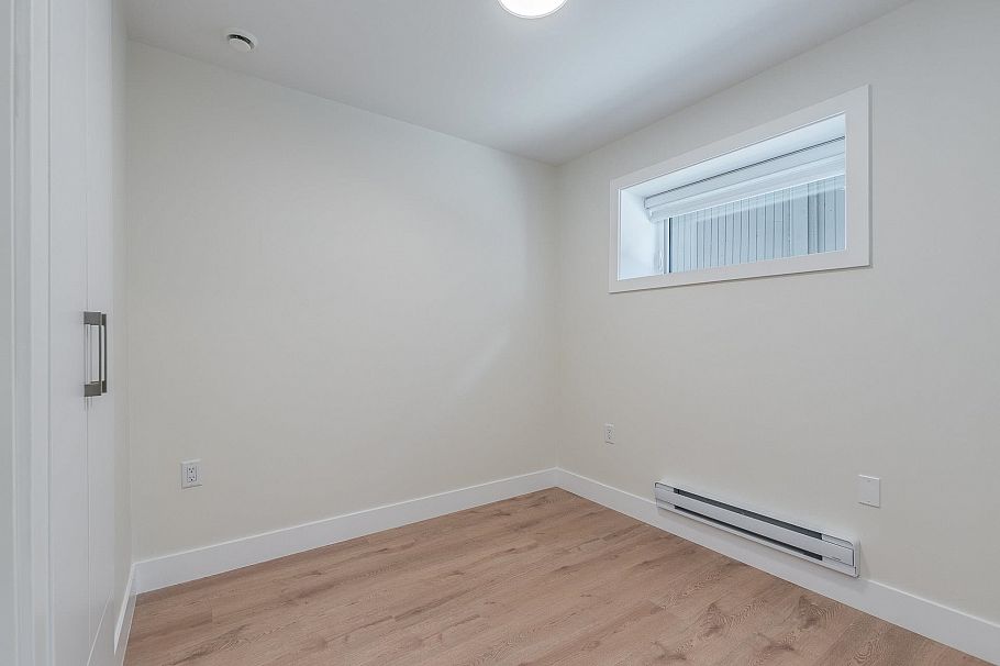 1 2943 E 44th Avenue Vancouver, BC - 30