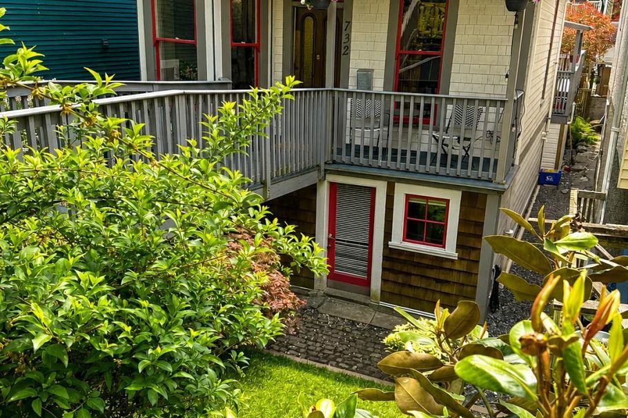 732 E Pender Street Vancouver, BC - 2
