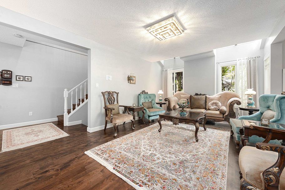 1991 Cedar Village Crescent North Vancouver, BC - 4