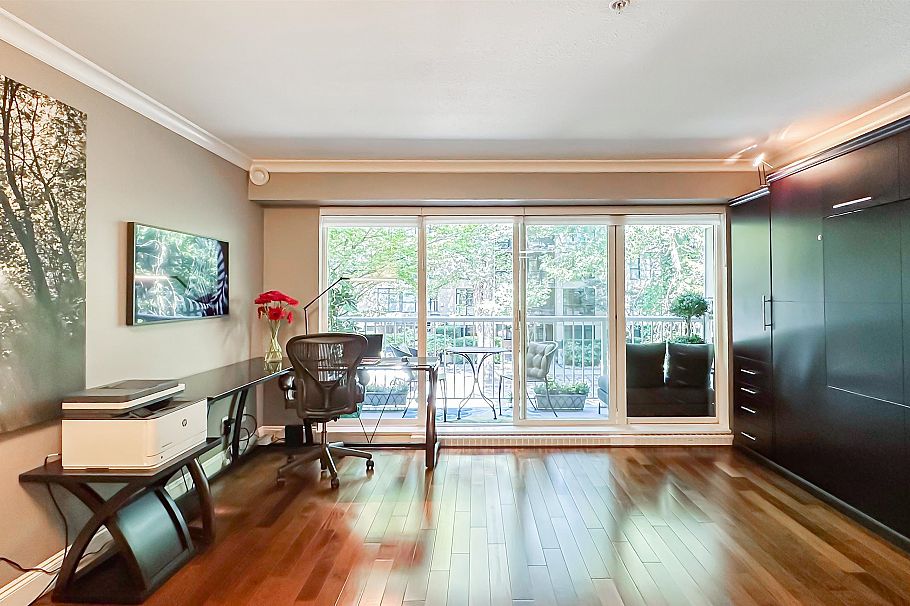 204 2628 Yew Street Vancouver, BC - 1