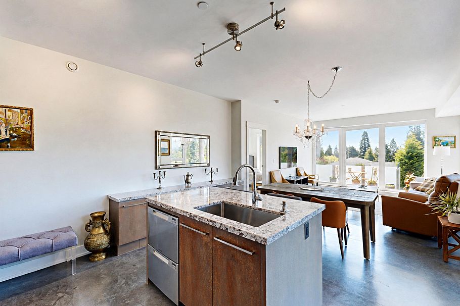 201 650 Evergreen Place North Vancouver, BC - 11