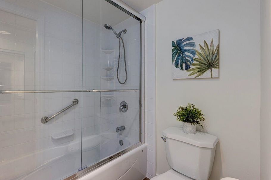 201 2800 Chesterfield Avenue North Vancouver, BC - 23