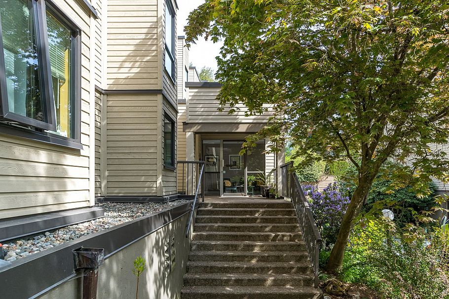212 3275 Mountain Highway North Vancouver, BC - 3