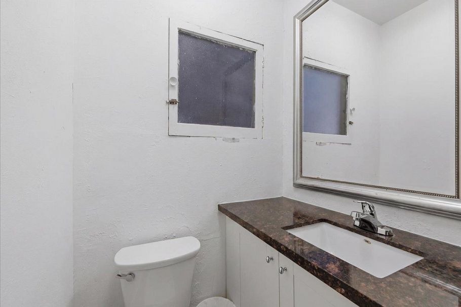 14 W 14th Avenue Vancouver, BC - 13