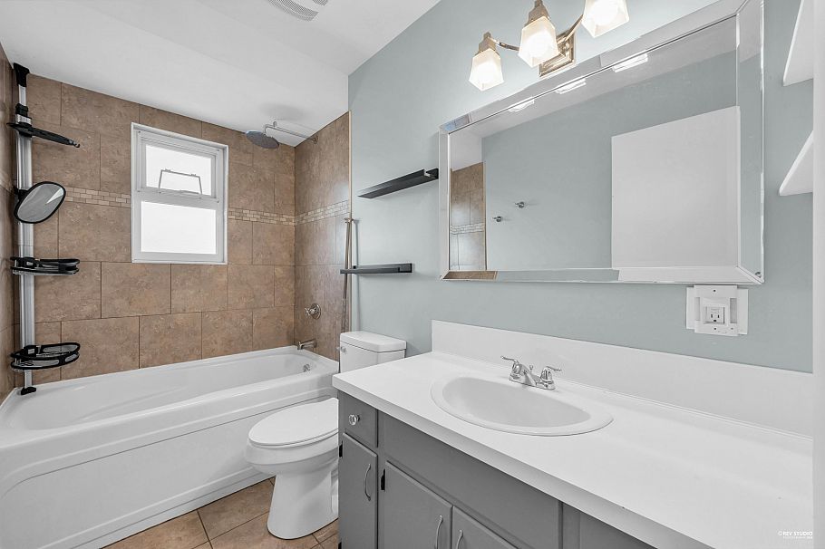 4249 Barker Avenue Burnaby, BC - 19