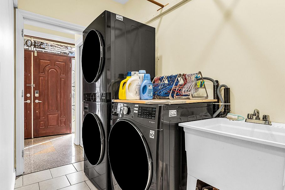 3403 E 26th Avenue Vancouver, BC - 34