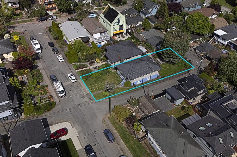 2137 20th Avenue Vancouver, BC - 2