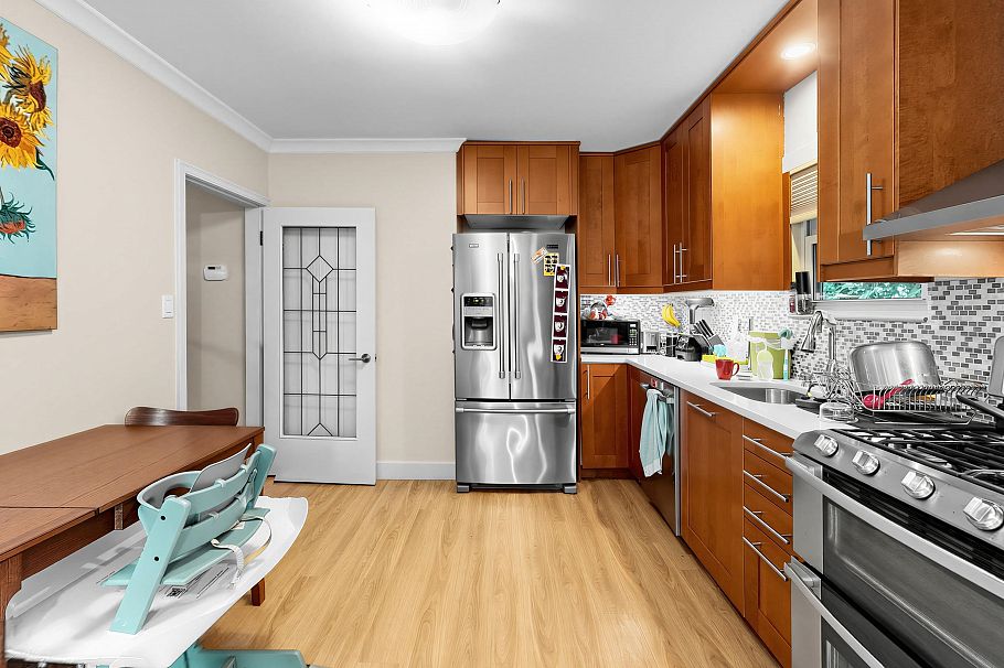 1095 E 29th Street North Vancouver, BC - 9