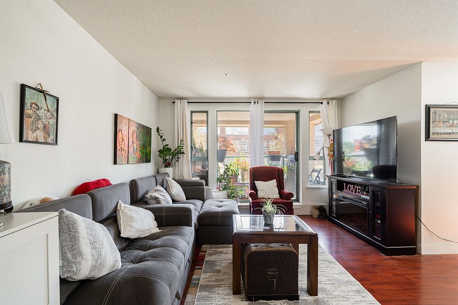 207 223 Mountain Highway North Vancouver, BC - 4