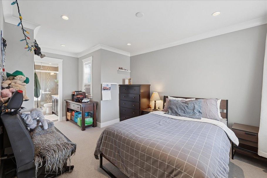 1152 Wellington Drive North Vancouver, BC - 26