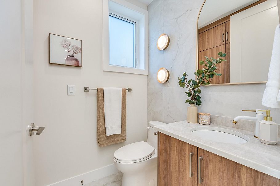 1 2943 E 44th Avenue Vancouver, BC - 13