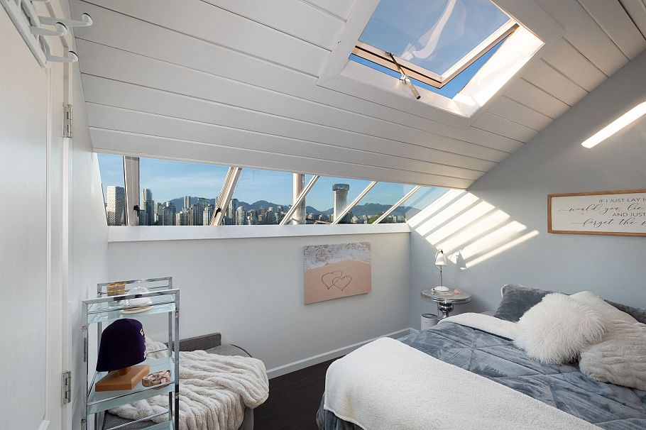 1167 W 8th Avenue Vancouver, BC - 22