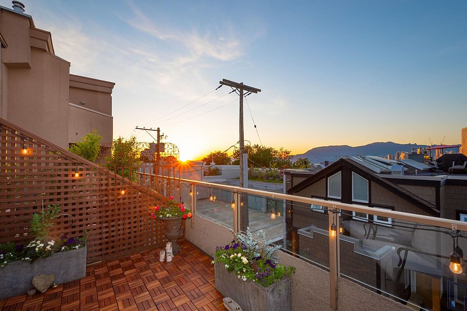 1167 W 8th Avenue Vancouver, BC - 8