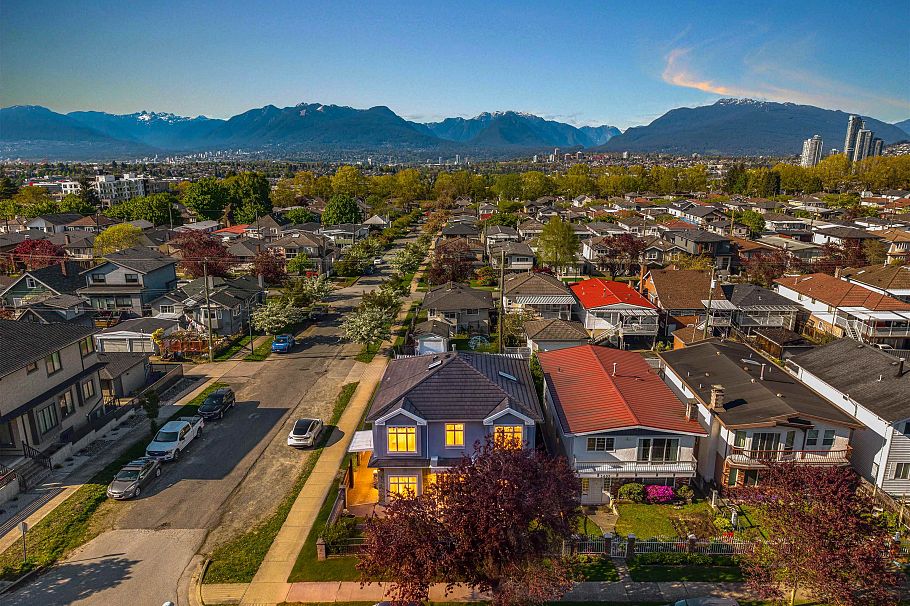 3403 E 26th Avenue Vancouver, BC - 5