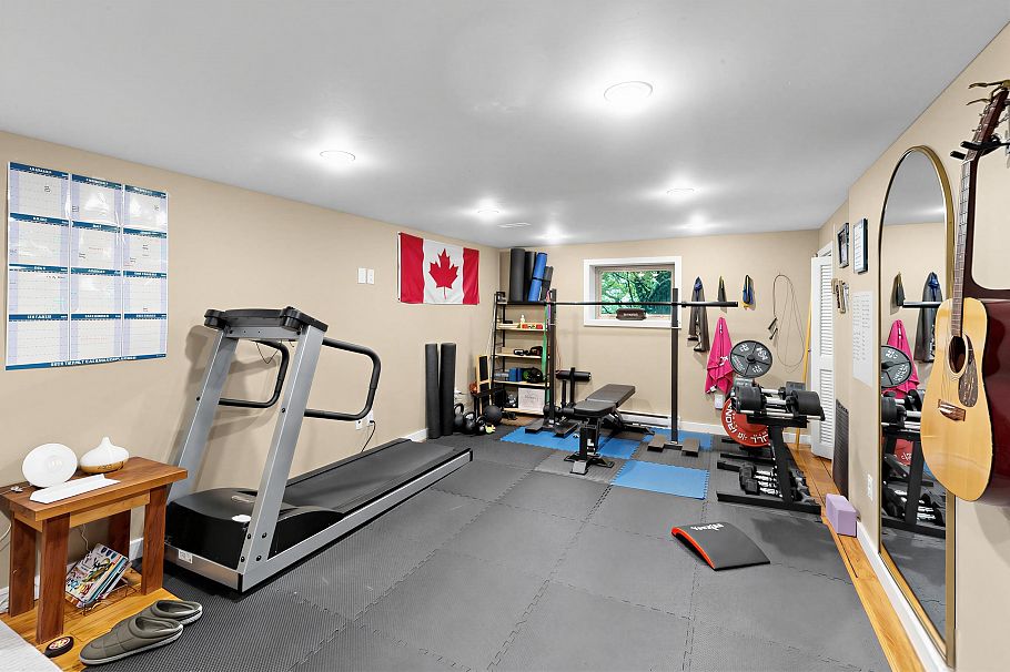 1095 E 29th Street North Vancouver, BC - 14