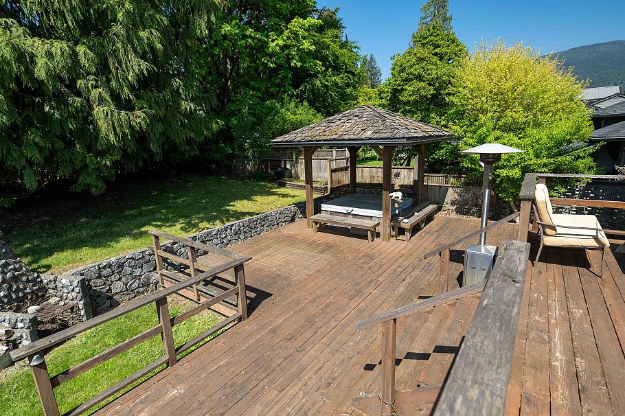 893 Friar Crescent North Vancouver, BC - 29