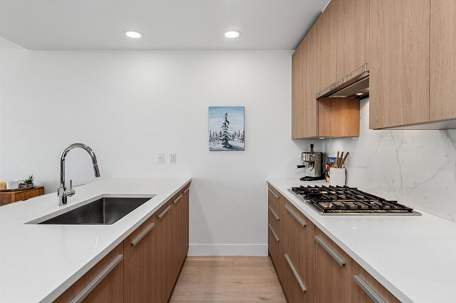 403 2780 Valley Centre Avenue North Vancouver, BC - 8