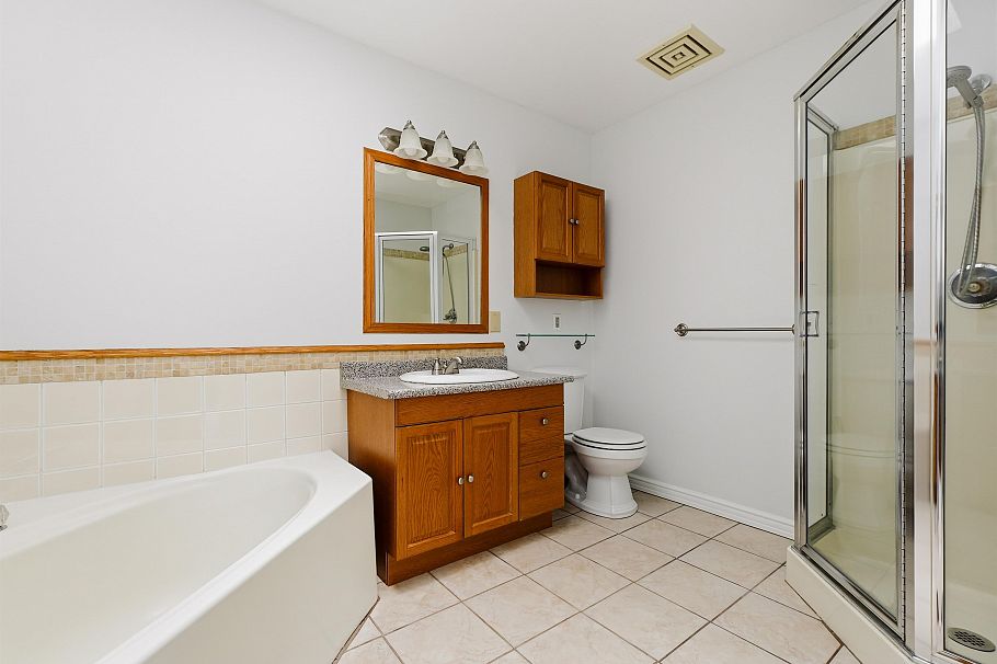3542 Hurst Place Vancouver, BC - 25